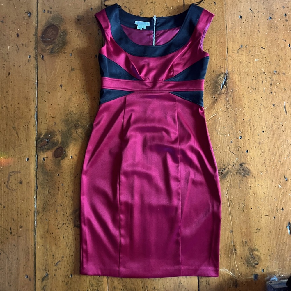 London Times women's dress size 8 red polyester stretch EUC sheath valentine